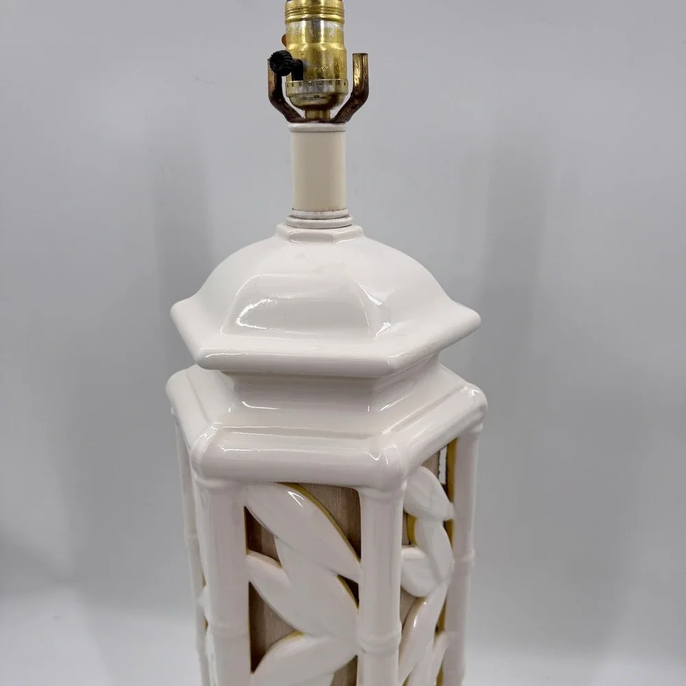 Vintage White Chinoiserie Pagoda Table Lamp Faux Bamboo Hollywood Regency